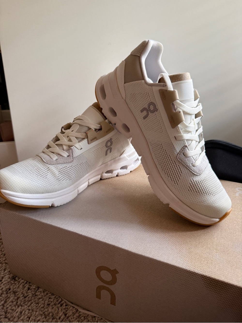 On Cloudrift Sneakers | Undyed/White & Sand | Women’s US 5 | New in Box